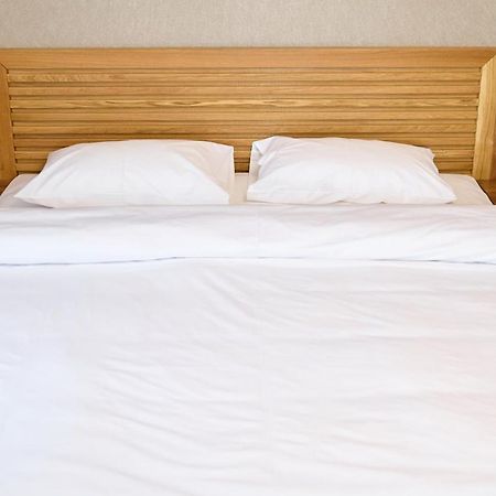 Hotel Eden 勒姆尼库瑟拉特 外观 照片
