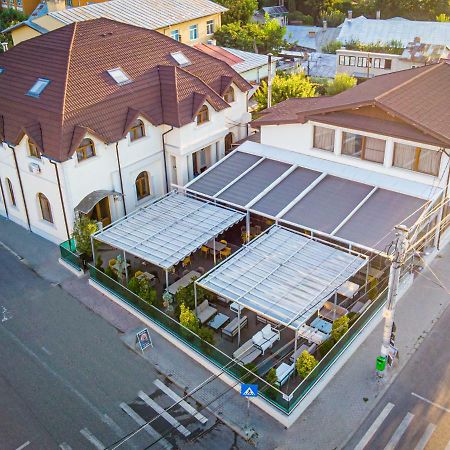 Hotel Eden 勒姆尼库瑟拉特 外观 照片