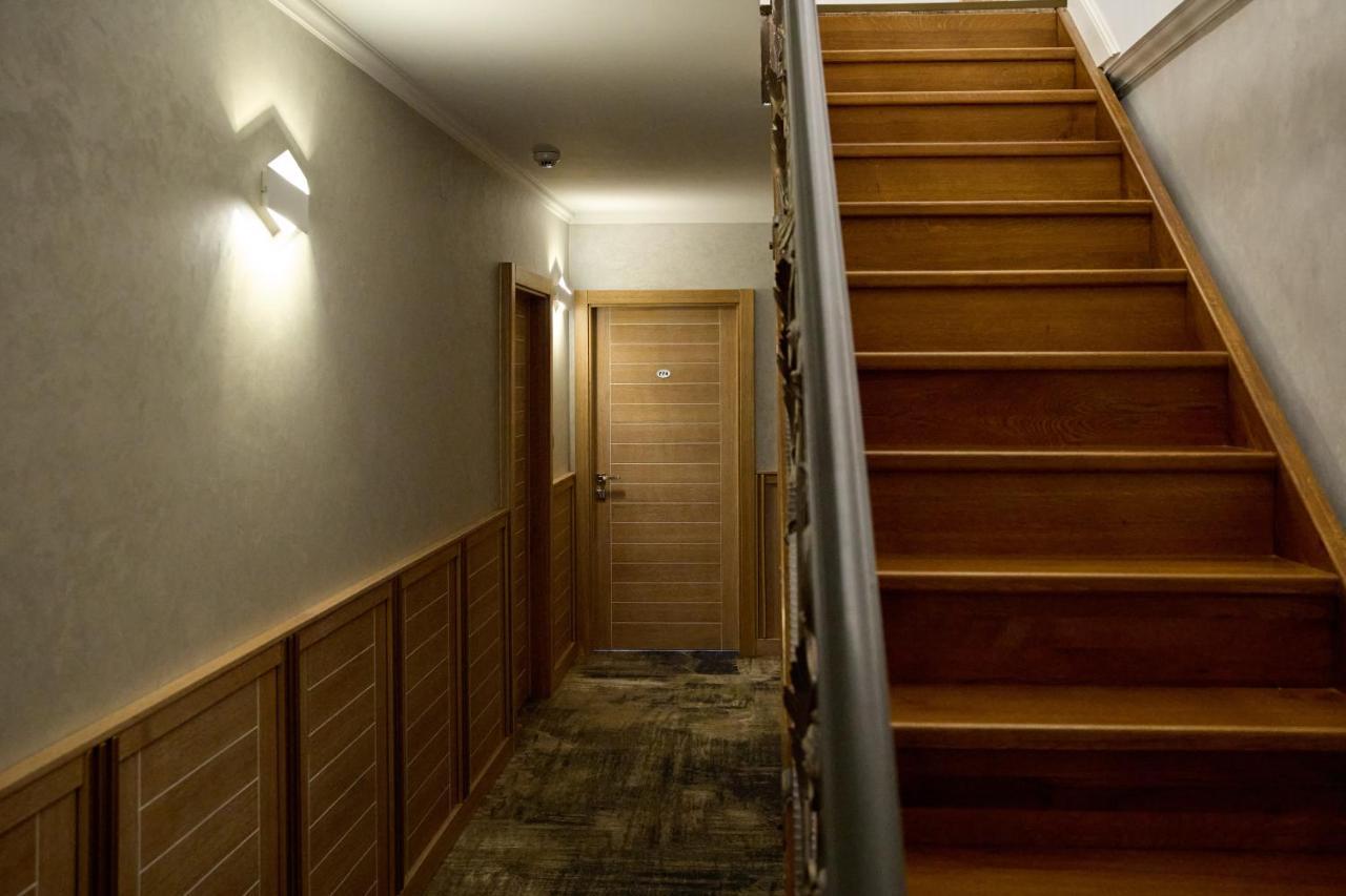 Hotel Eden 勒姆尼库瑟拉特 外观 照片