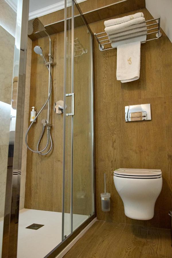 Hotel Eden 勒姆尼库瑟拉特 外观 照片